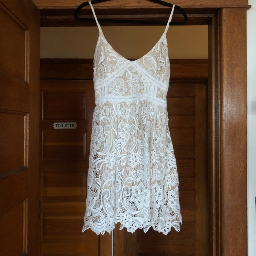Kendall & Kylie Ivory White Lace Dress Tan Lining Size Medium